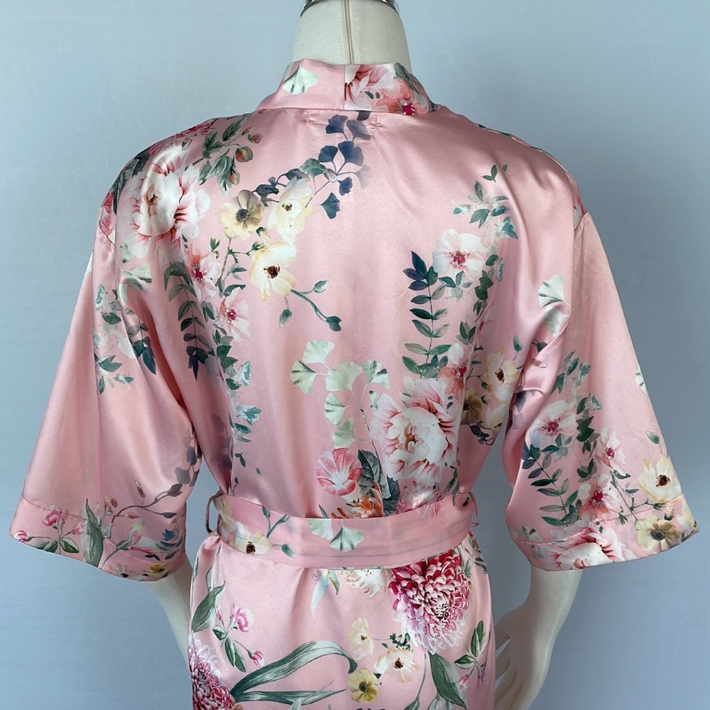 Flora Nikrooz Pink Floral Robe Size Small - Picture 10 of 12